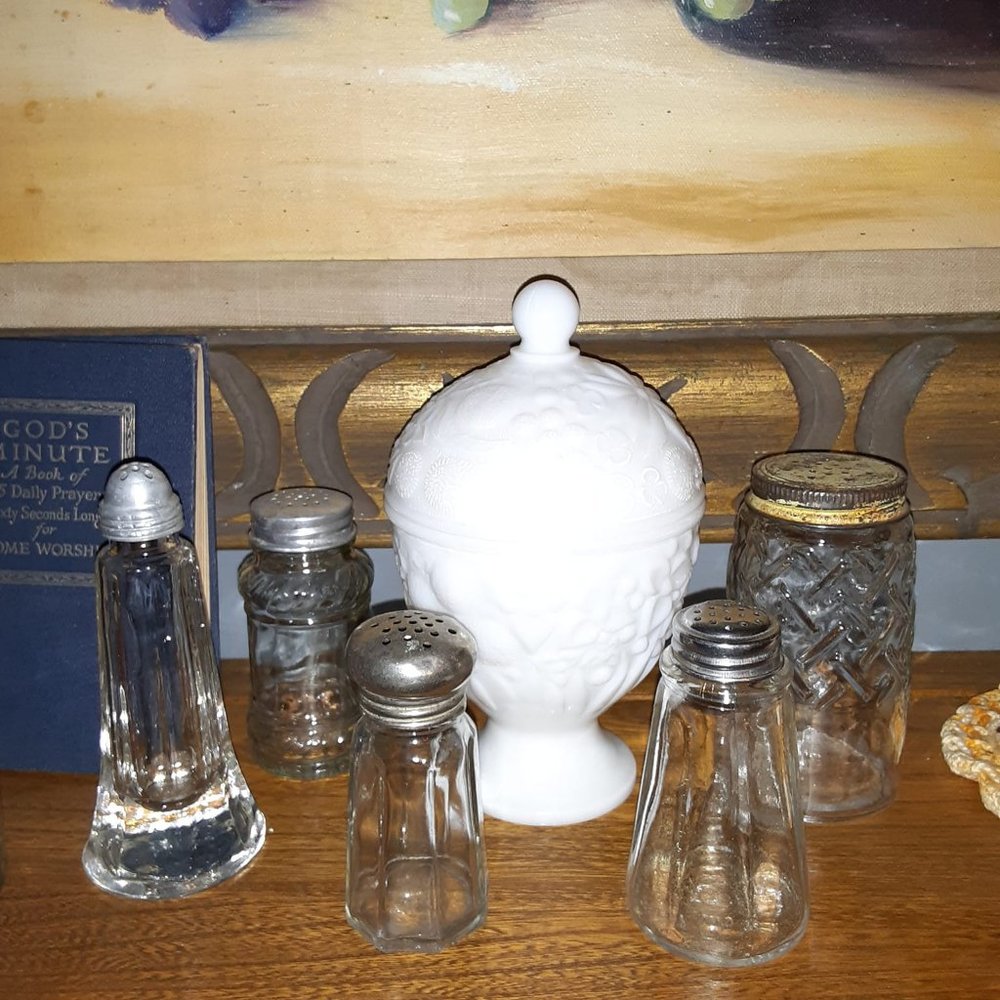 Vintage salt & pepper shakers (set of 5)